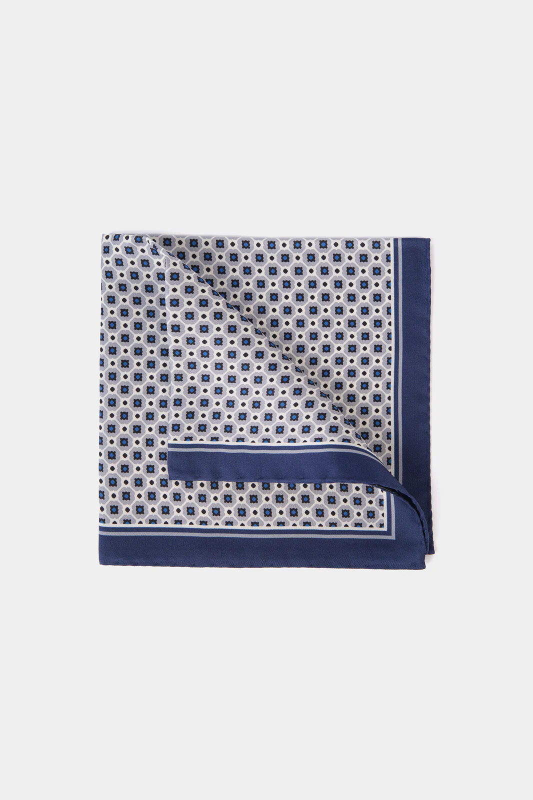 Pochette fond gris clair à motif géométrique bleu et blanc